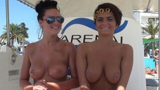 Natalie & Laura Flaunt IT!